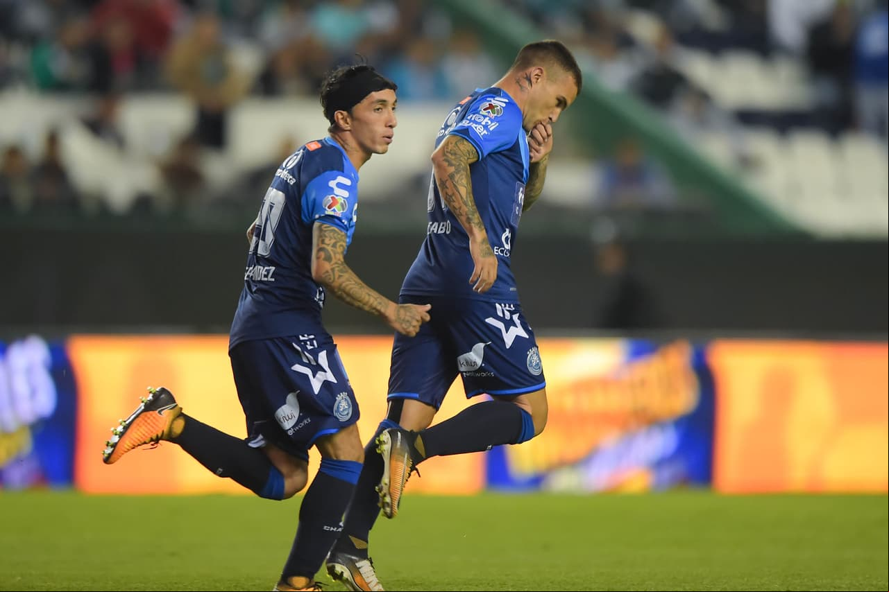 Al 51, Christian Tabó marcó para el Puebla con un remate de pierna derecha, poniendo cifras definiticas.