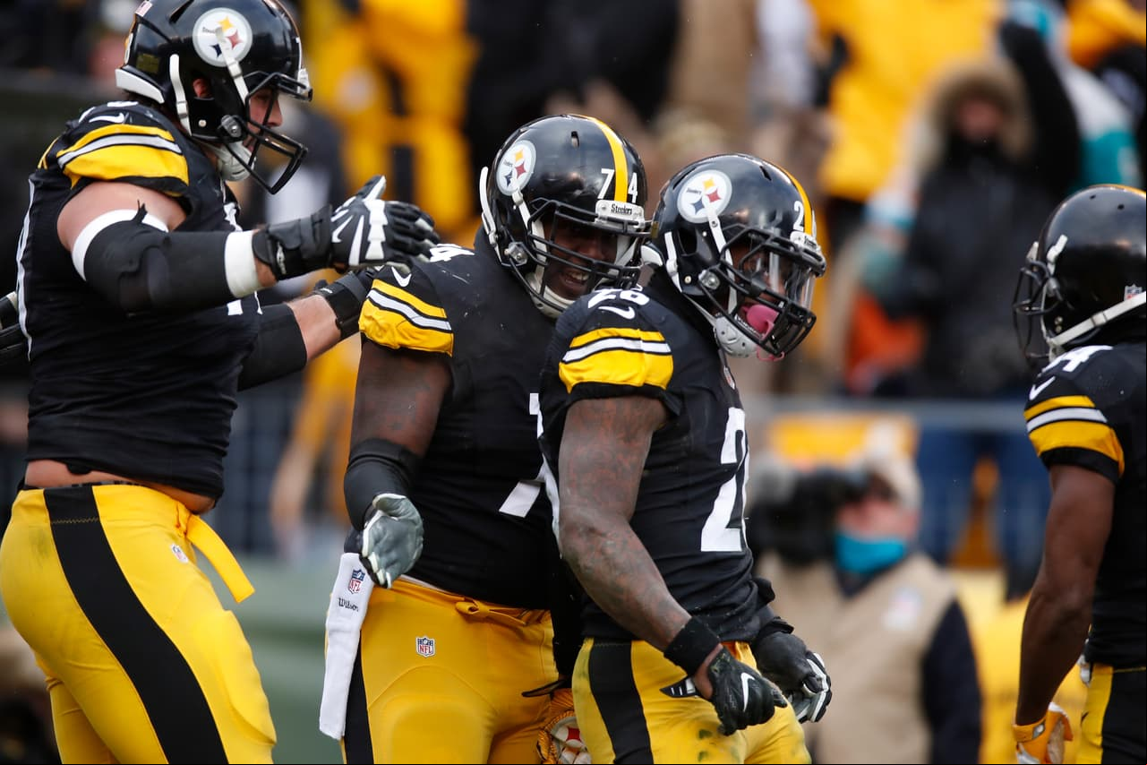 Pittsburgh se clasificó a los playoffs como campeón de la División Norte con récord de 11-5 que le permitió ser el sembrado N° 3 de la AFC. Tres de sus cinco derrotas ocurrieron como visitante y sufrió dos descalabros en casa por los triunfos de Patrios y Cowboys en Heinz Field.
