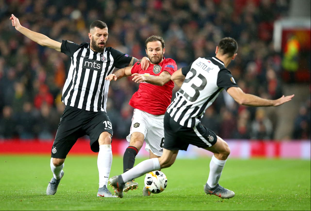 Los Red Devils ganan tranquilamente en Old Trafford con tres goles a cero al Partizan y pasan a la siguiente ronda de la Europa League.