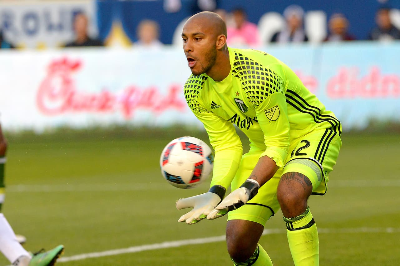 Adam Kwarasey estará al menos un mes fuera de las canchas.