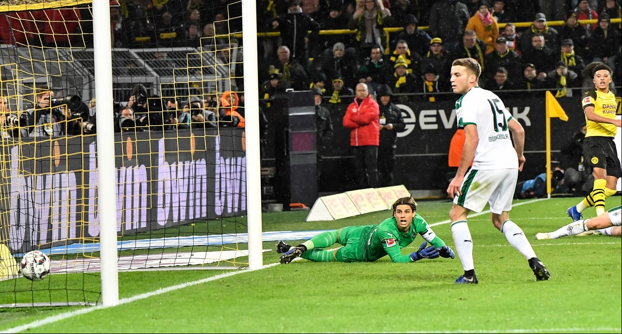 El autor de dicho cañonazo fue el inglés Jadon Sancho, quien batió así al portero suizo del Mönchengladbach Yann Sommer.