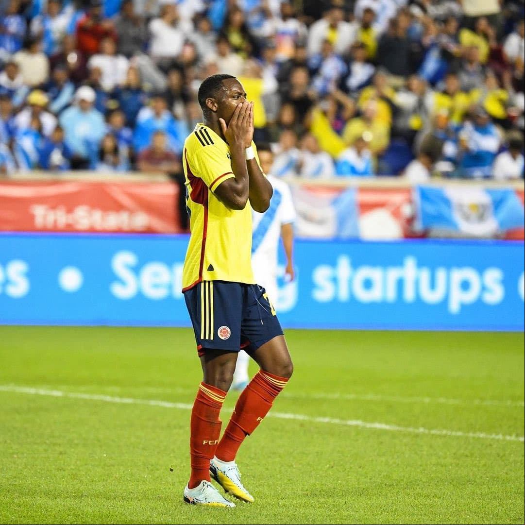 Jhon Durán hizo su debut con la selección Colombia absoluta en el mes de septiembre, y jugó en la victoria 4-1 sobre El Salvador y el triunfo 3-2 contra México.
<br>