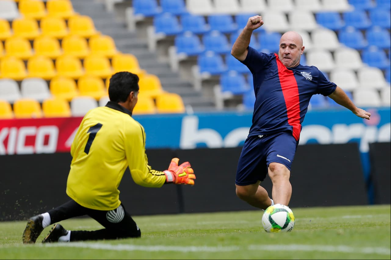 El partido lo protagonizaron "los Amigos de Pablo" y las "Leyendas de la Franja" que empataron 7-7 este domingo.