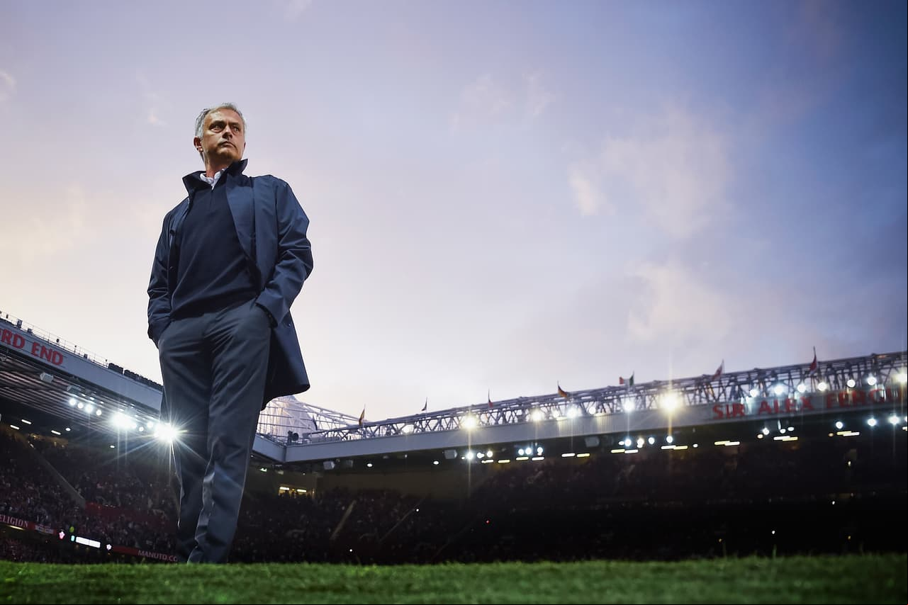 Uno que no la ha tenido nada bonita es José Mourinho. Como director técnico de Manchester United ha tenido que ver cómo su equipo, lleno de superestrellas y uno de los más cosotosos del mundo, todavía no despegó en 2016 como se espera. A ver si le mejora el panorama.