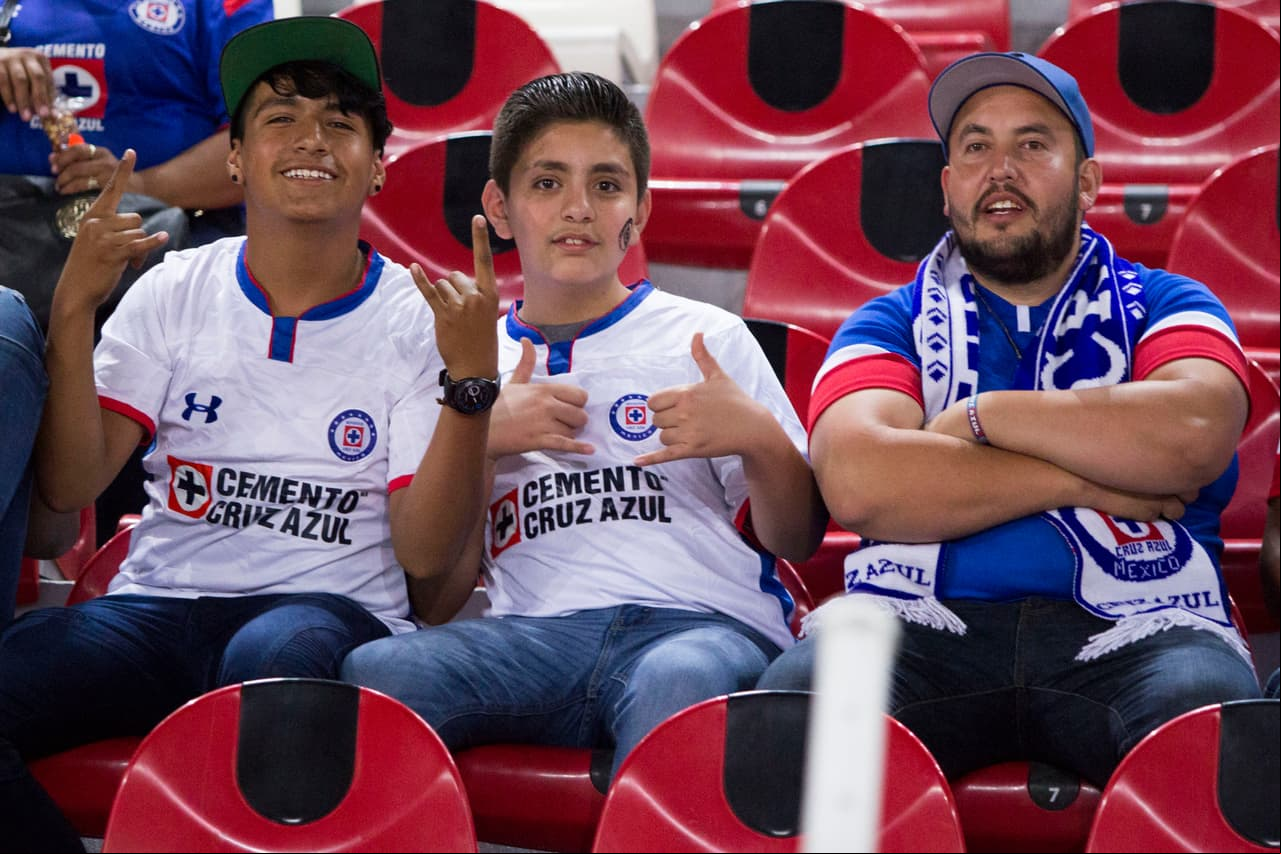 Los fanáticos de Atlas y Cruz Azul en la antesala del encuentro por la Jornada 10 del 
<a href="https://tudn.sitiodesbloquea.com/_next/image?url=https://st1.uvnimg.com/be/ea/8715006e42e2abf917674a38f752/imago-791437.jpg&w=1280&q=75 1280w