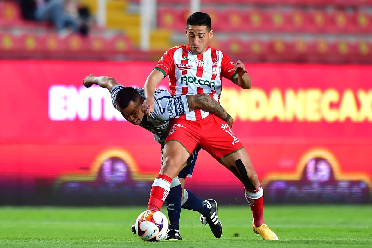 Con todo y que Luis Malagón tuvo una estupenda noche en el arco de Necaxa, Pachuca logra anotarle dos veces para empatar 2-2 en Aguascalientes. Pachuca continúa en el fondo de la tabla con cuatro unidades y Necaxa llega a la a la quinceava posición con siete puntos.