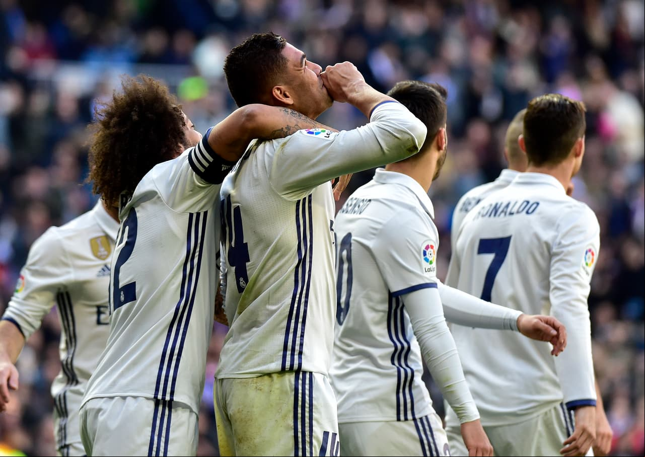Ha comenzado enchufado James el año, con ganas de cambiar su situación. Tras su doblete en Copa acarició un nuevo gol con una falta que rozó la escuadra. Cristiano buscó su doblete, pero la enorme diferencia invitó a pactar una tregua. El líder había mantenido su firmeza y ambición, con nuevo récord en el bolsillo. No era el día para solucionar los problemas de un Granada que mucho tendrá que cambiar para lograr su objetivo de la permanencia.