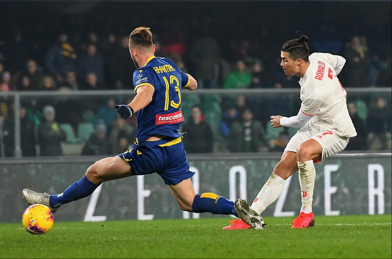 Cristiano Ronaldo marcó al 65’ y Fabio Borini emparejó los cartones. Pazzini (86’) cobró un penal para el 2-1 final. La siguiente jornada Juventus recibirá a Brescia y Hellas Verona visitará al Udinese.