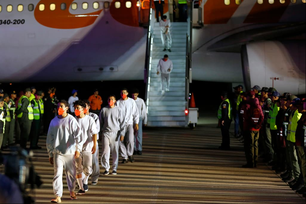 Llegan a Venezuela 199 deportados de EEUU en un vuelo de repatriación vía Honduras