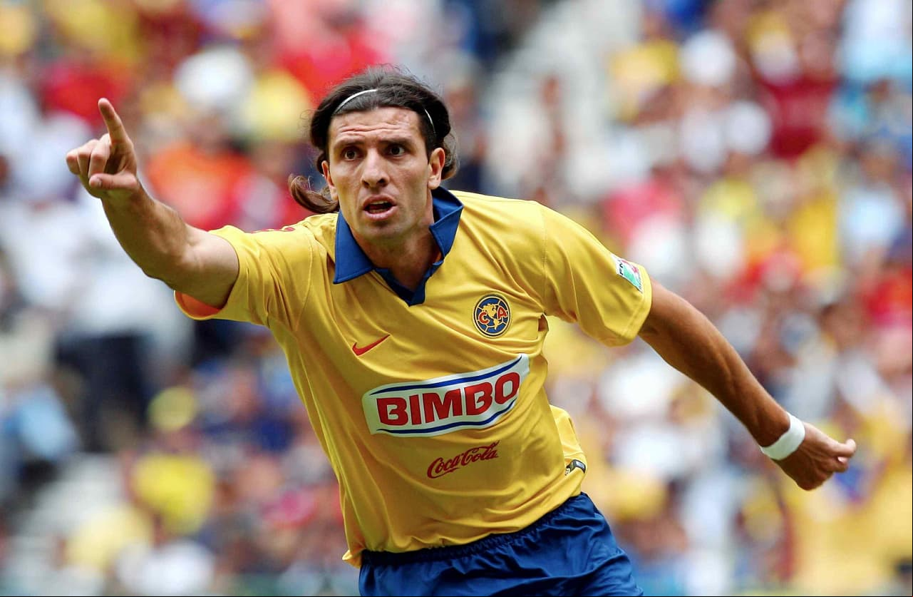 "El Flaco" Bilos antes de 2006 la rompía en Argentina con Banfield y con Boca Juniors. E incluso se habló de que "La Albiceleste" lo llevaría al mundial de Alemania, pero su paso por México fue el principio del fin.