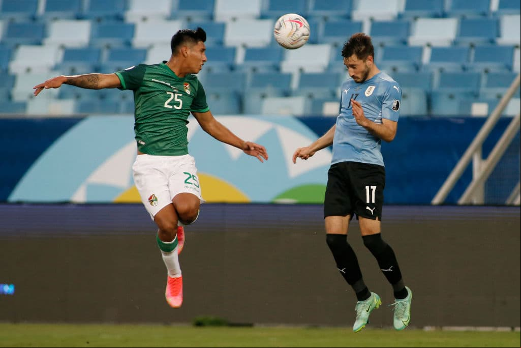 El autogol del portero Carlos Lampe (40') y el gol de Edinson Cavani (79') le dan la victoria a Uruguay 0-2 sobre Bolivia y los 'Charrúas' se adueñan de la tercer plaza del grupo A.