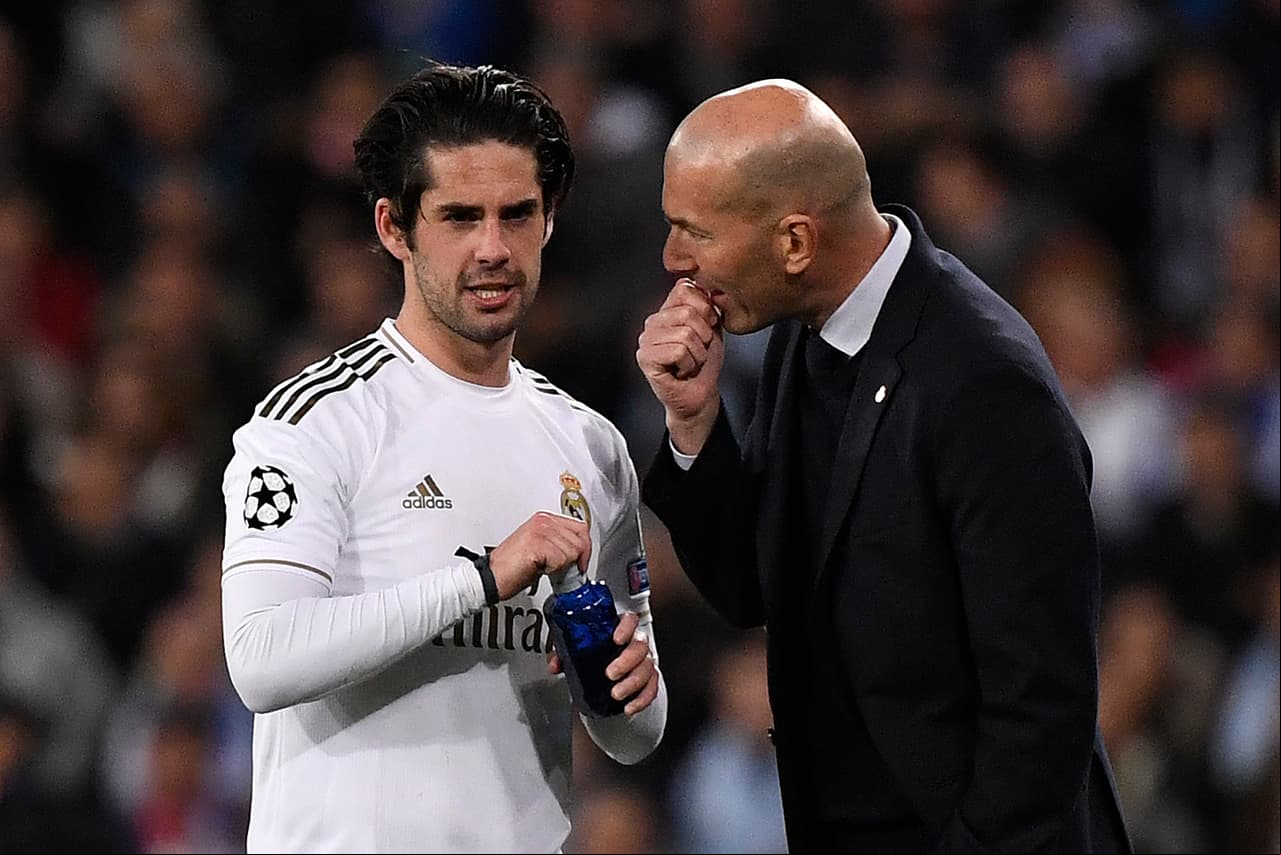 Zidane sabía que Isco era el jugador clave y le daba algunas indicaciones.