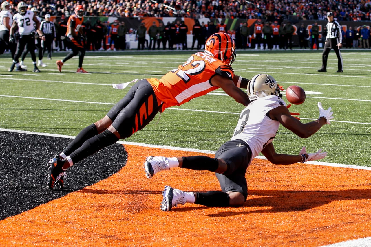 Rápido en el juego anotaron los Saints (8-1). Restando 6:30 del primer cuarto, Drew Brees se conectó con Michael Thomas en pase de 7 yardas para aventajar 7-0.