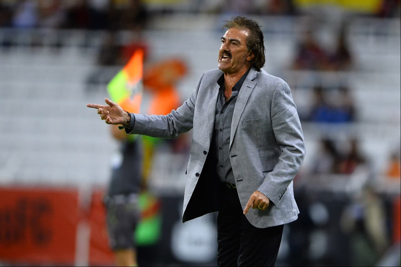La Volpe: 'Voy a mandar una carta a FIFA para pedir que se juegue con diez'