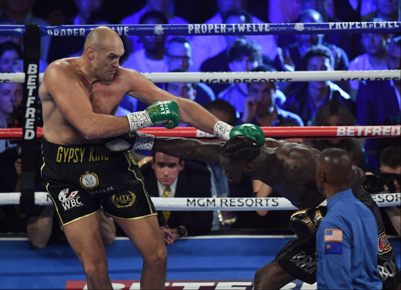 Deontay Wilder decepcionó y poco pudo hacer para retener el título de pesos pesados ante un agresivo Tyson Fury que se proclama como nuevo campeón tras ganar en el séptimo asalto mediante nocaut técnico.