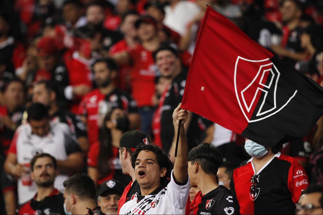 El empuje de la afición rojinegra fue impresionante.