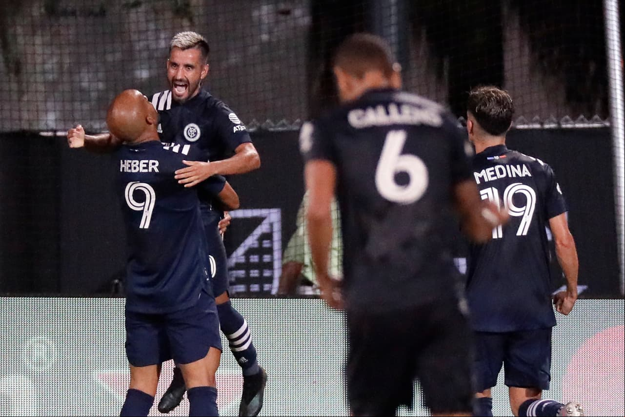 Con goles de Jesús Medina, Velentin Castellanos y Maxi Moralez, el NYCFC se impone a Toronto en los octavos de final y camina tranquilamente a los cuartos de final.