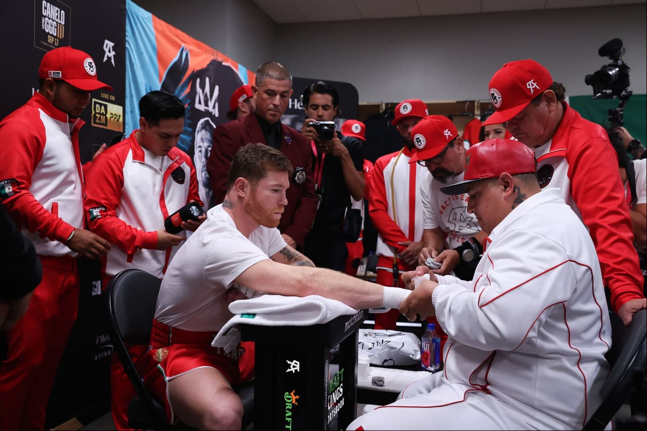 Canelo necesitará cirugía: "Hay veces que no puedo sostener un vaso"