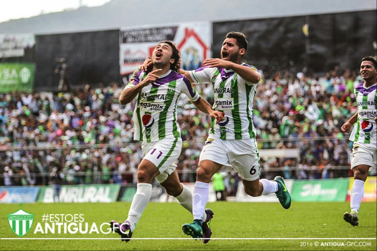 Comunicaciones 2-[1] Antigua: el único gol del equipo visitante lo logró Agustín Herrera al minuto 71. El experimentado delantero llegó a ocho anotaciones en esta edición del fútbol de Guatemala.