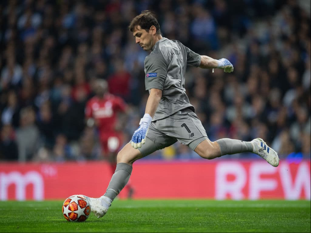 Iker Casillas - Exportero - En el año 2000, el portero inauguró
<b> </b>Ikerca S.L., está es a empresa principal de Iker y se encarga de gestionar sus inversiones inmobiliarias y sus derechos de imagen.