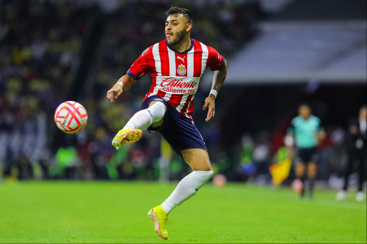Alexis Vega (Chivas) se ubica en el sexto puesto con una cotización de 8 millones de euros.