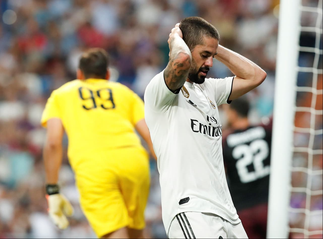 El mediocampista Isco Alarcón lamenta no poder marcar un gol contra el Milan.