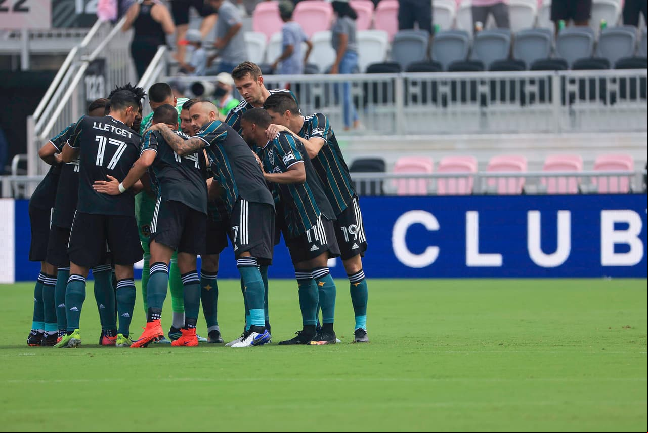 LA Galaxy consiguió una valiosa remontada con doblete de Chicharito para sumar sus primeros tres puntos de la Temporada 2021 de la MLS.