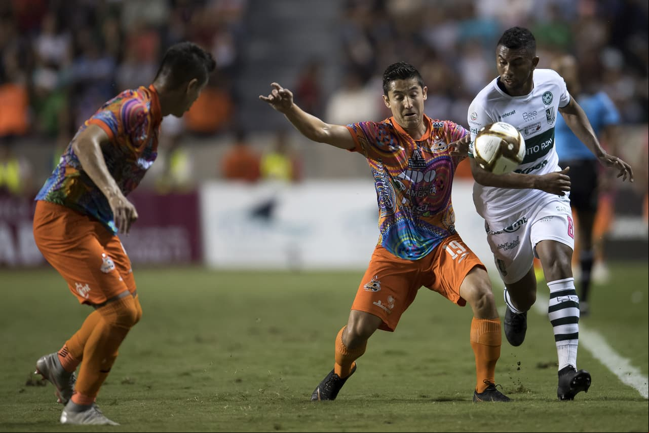 Con goles de Daniel Cisneros (3), Arturo Javier Ledesma (5) y Franco Faria (83), los Alebrijes de Oaxaca ganan 1-3 en su visita al zacatepec.