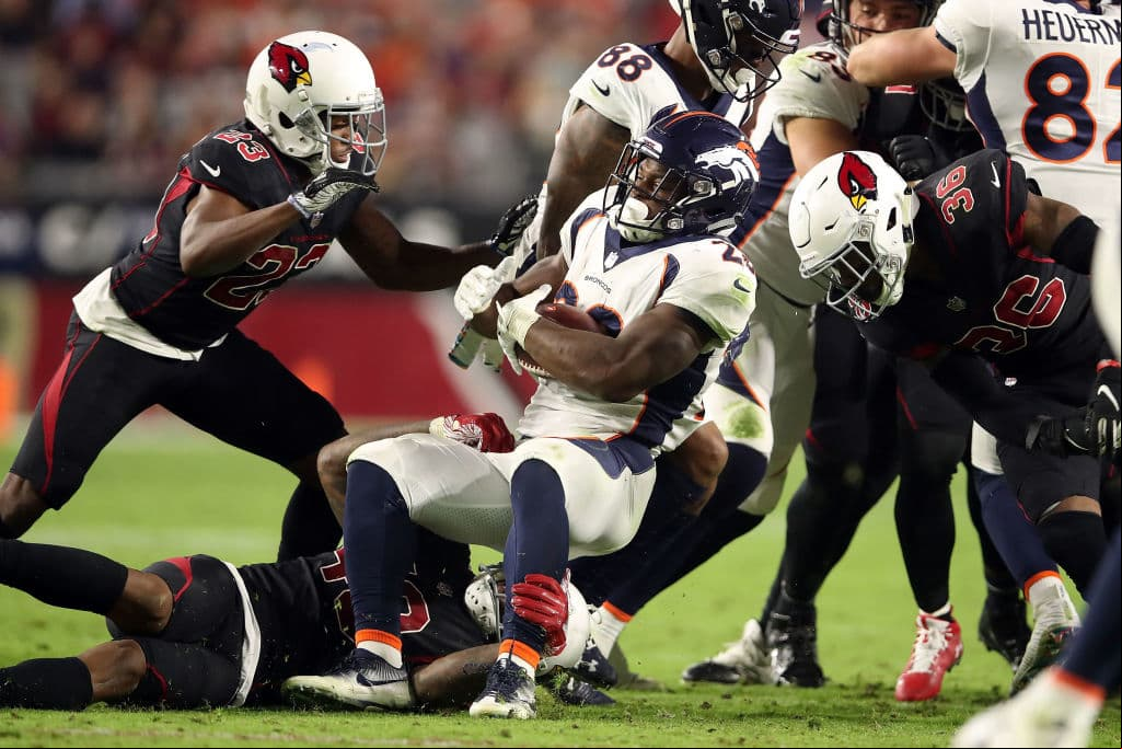 Los puntos seguían apilándose a favor de los Broncos. Con acarreo de una yarda de Royce Freeman, Denver ampliaba su ventaja a 35-3, cuando restaban 21 segundos del primer medio.