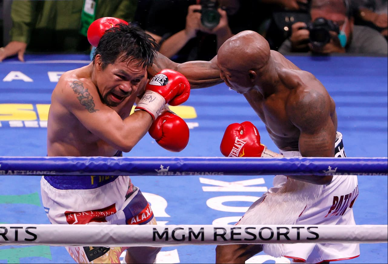 En la pelea estelar, Yordenis Ugás derrotó por decisión unánime a un Manny Pacquiao que sacó a relucir sus más de cuatro décadas, ya que se mostró lento y sin muchos reflejos.
