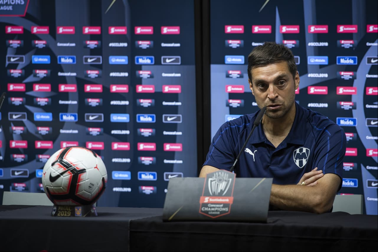 Diego Alonso durante la Conferencia de Prensa del Monterrey previo al partido de la gran Final de la Liga de Campeones de Concacaf 2019.