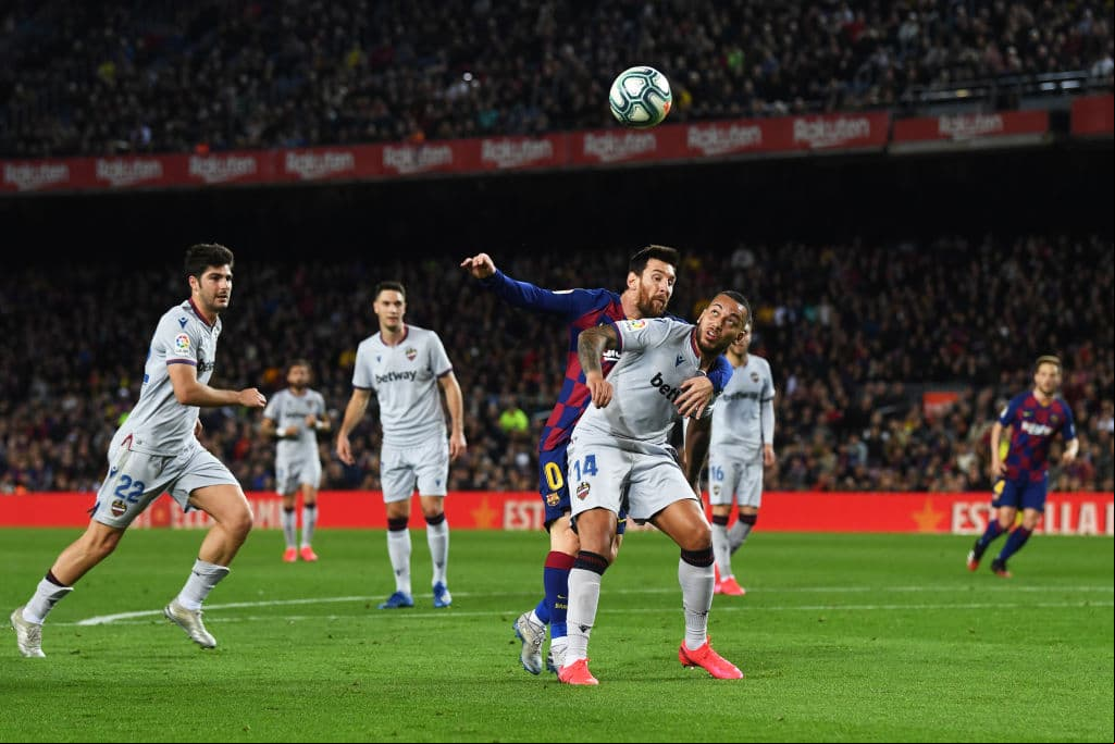 El Barcelona venció al Levante 2-1 con doblete de Ansu Fati, que consiguió un nuevo récord: el jugador más joven en marcar dos goles en los 91 años de La Liga. El Barça llegó a 46 puntos y sigue debajo del Real Madrid.