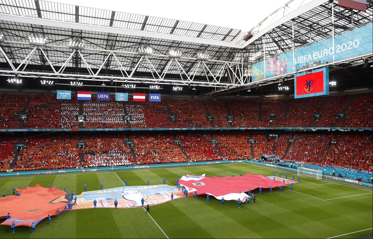 Holanda consigue una cómoda victoria ante Austria 2-0 nen el Grupo C de la Euro 2020. Los goles fueron por parte de Memphis Depay (11') y Denzel Dumfries (67') y es así cómo la 'Naranja Mecánica' obtiene su clasificación a Octavos. Los austriacos acumulan una victoria y una derrota.
