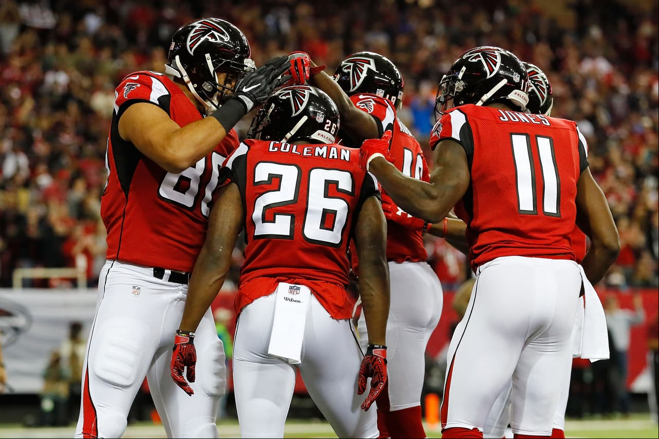 Atlanta se metió a los playoffs como el mejor equipo de la División Sur de la Nacional y sembrado N° 2 de la NFC por su récord de 11-5. Tres de sus derrotas fueron por un margen menor a los tres puntos y cayó en tres ocasiones como local en el Georgia Dome.