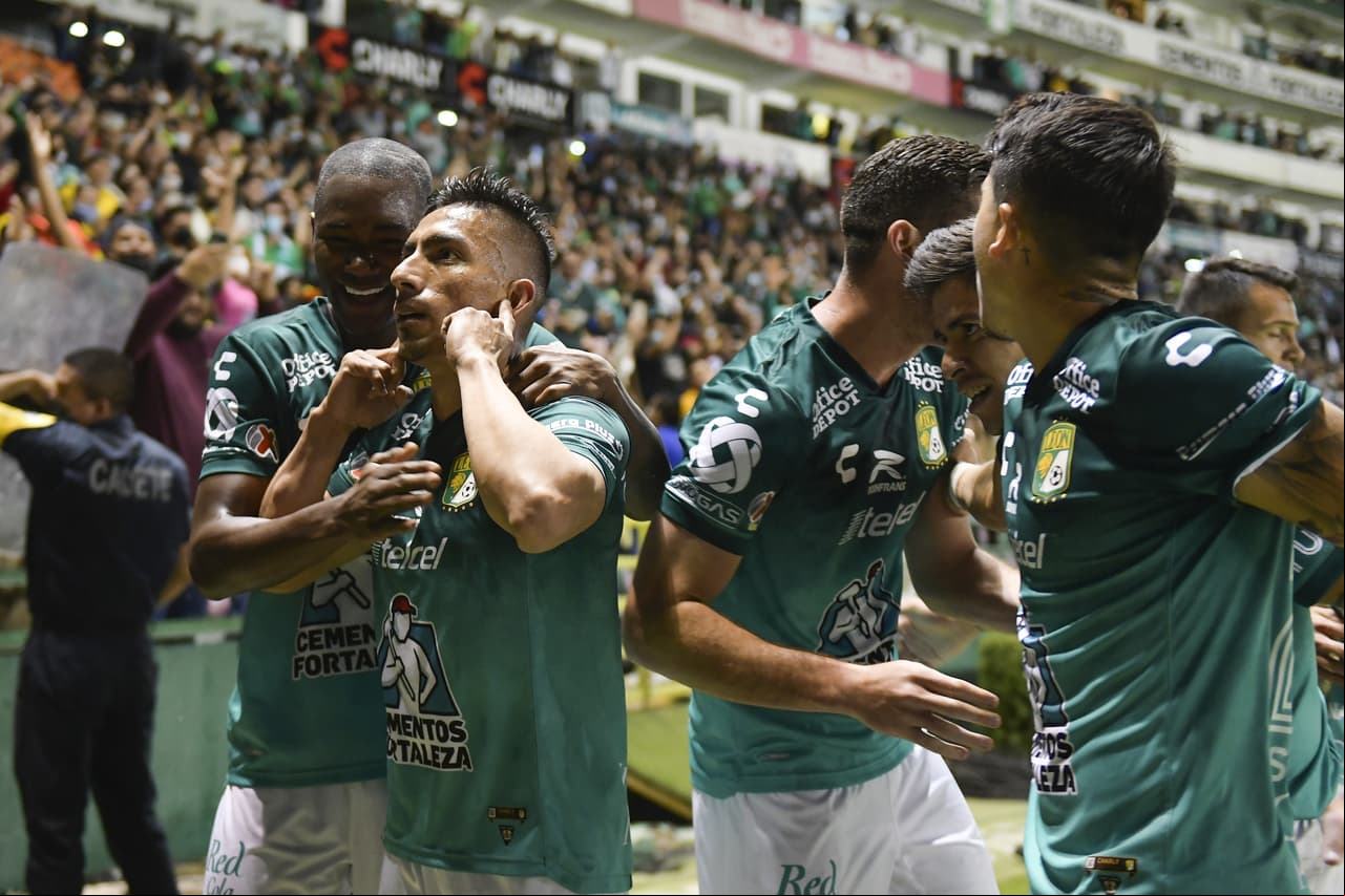 Angel Mena aprovechó un error de Maia que no despejó un balón y puso el 1-0.
