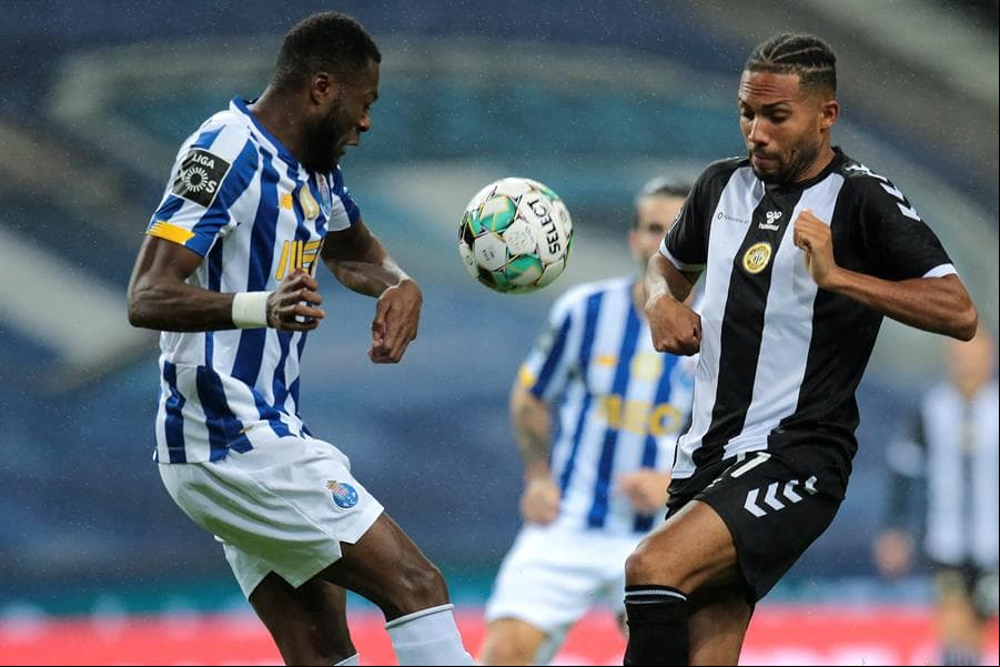 El Porto, con goles de Sergio Oliveira y Moussa Marega, se impone ante el Nacional durante la décima jornada de la Primeira Liga de Portugal. El mexicano Jesús 'Tecatito' Corona salió al 78' tras recibir un duro golpe.