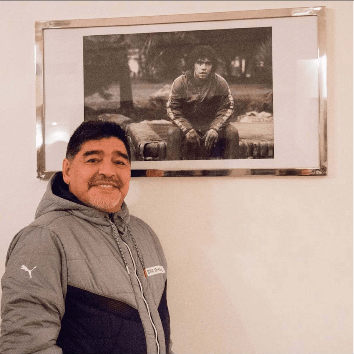 Maradona firma contrato por un año.