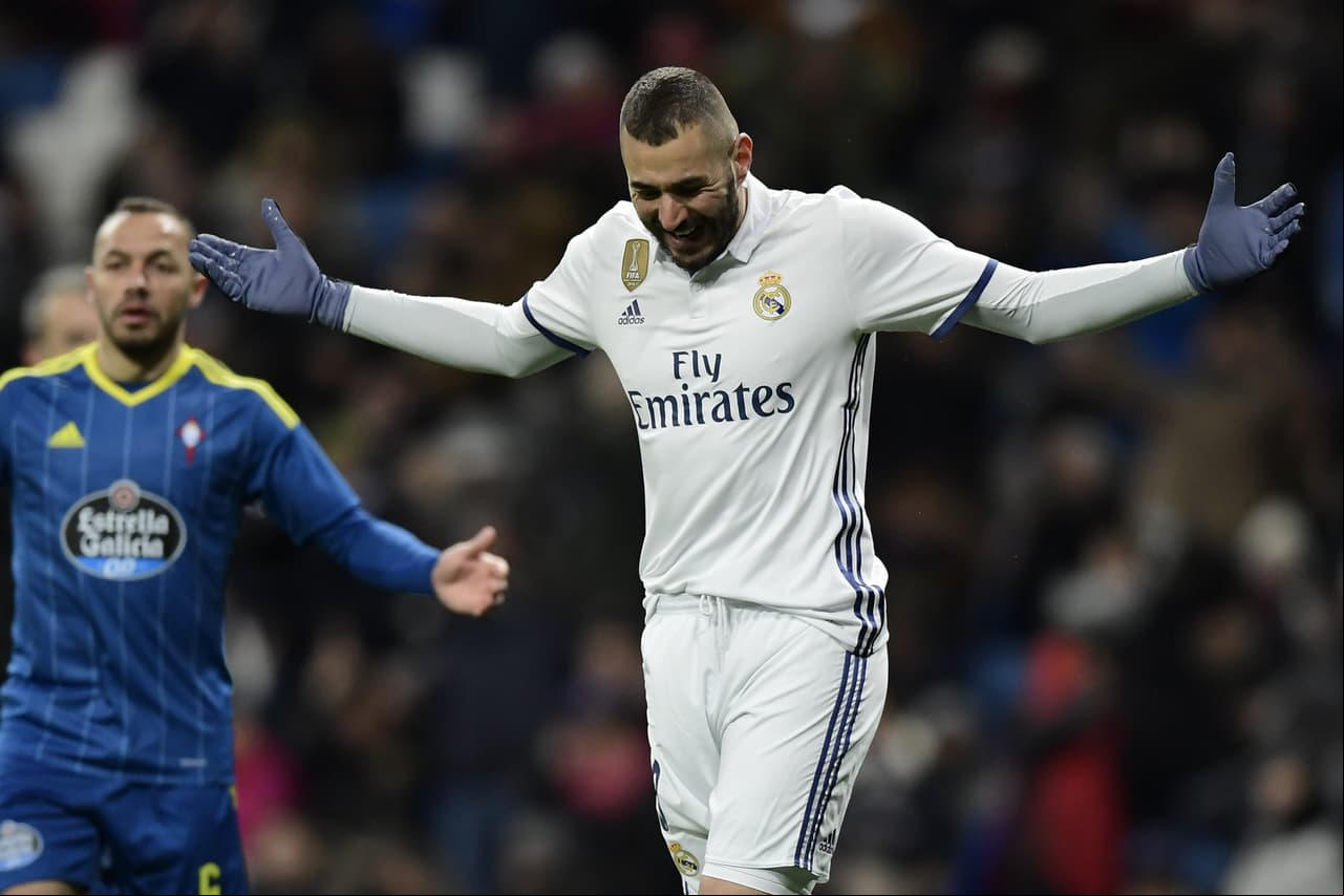 Desde 2009 se encuentra en el Real Madrid como el delantero centro titular del cuadro merengue.