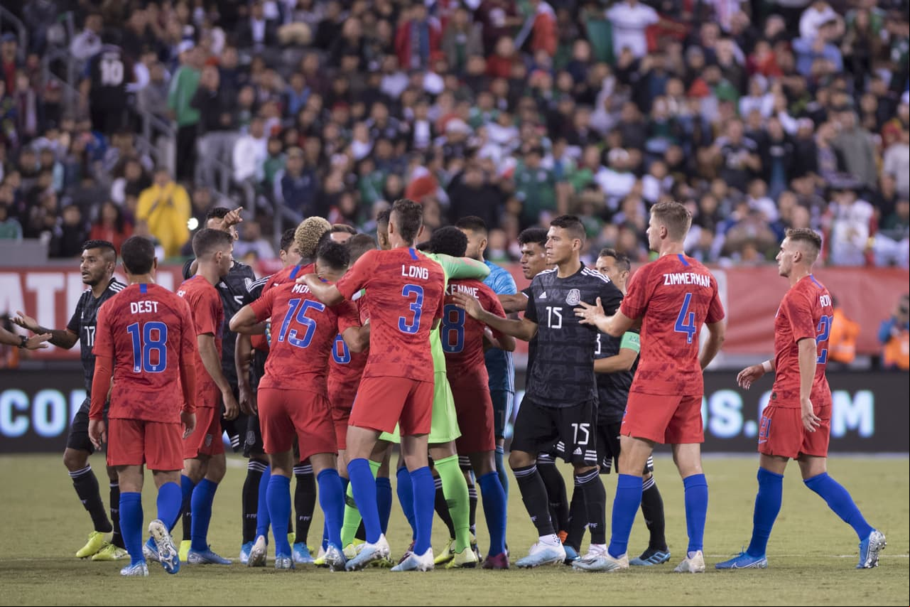 Con goles de Chicharito Hernández, Érick Gutiérrez y Uriel Antuna, México vence 3-0 al equipo de las barras y las estrellas; Orozco atajó un penal.