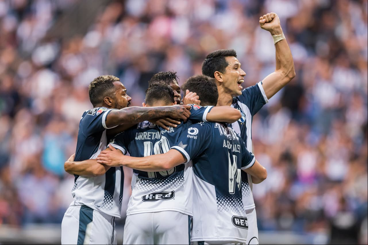 Justamente, los 
<b>Rayados </b>están detrás y aún tienen en sus manos las posibilidades de clasificar. Lobos y Tigres son sus próximos rivales ante los cuales debe sacar por lo menos un triunfo.