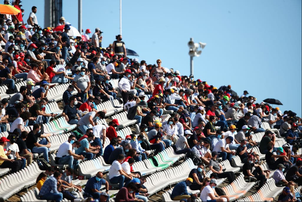 Bottas y Verstappen arrancarán en segundo y tercero; ‘Checo’ Pérez va de quinto. | Así arrancarán en el GP de Portugal 2020: Hamilton, Bottas, Verstappen, Leclerc, Pérez, Albon, Sainz, Norris, Gasly y Ricciardo.