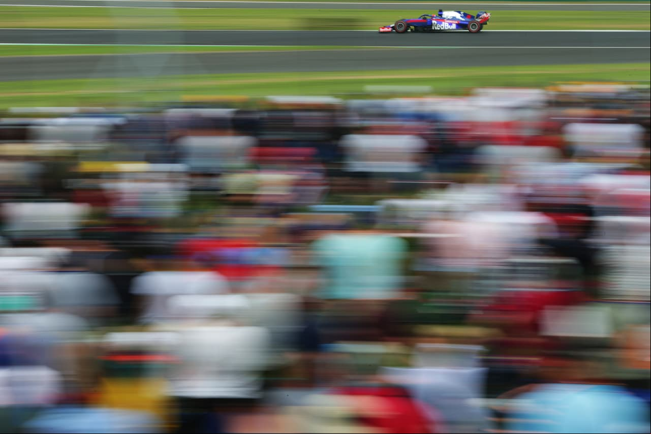 Los autos de Mercedes volvieron a marcar los puntos altos este sábado en la clasificación del Gran Premio de Gran Bretaña en donde Valtteri Bottas log´ro el primer lugae y Lewis Hamilton el segundo. En tercera posición saldrá Charles Leclerc, mientras que Sergio Pérez no pasó de la Q2 y saldrá en la casilla 15.