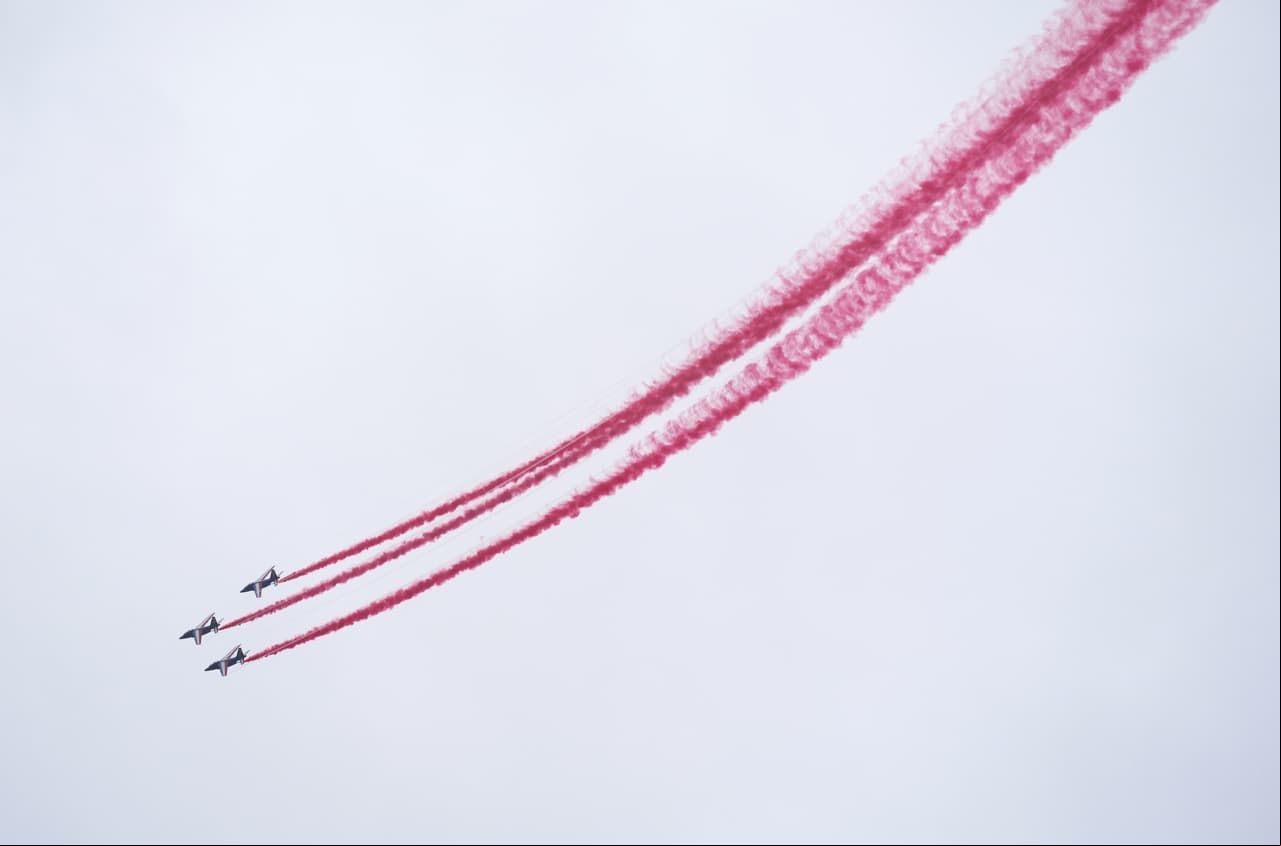El cielo francés se había eliminado de color rojo y es que se formó una figura en los cielos. 
<br>
