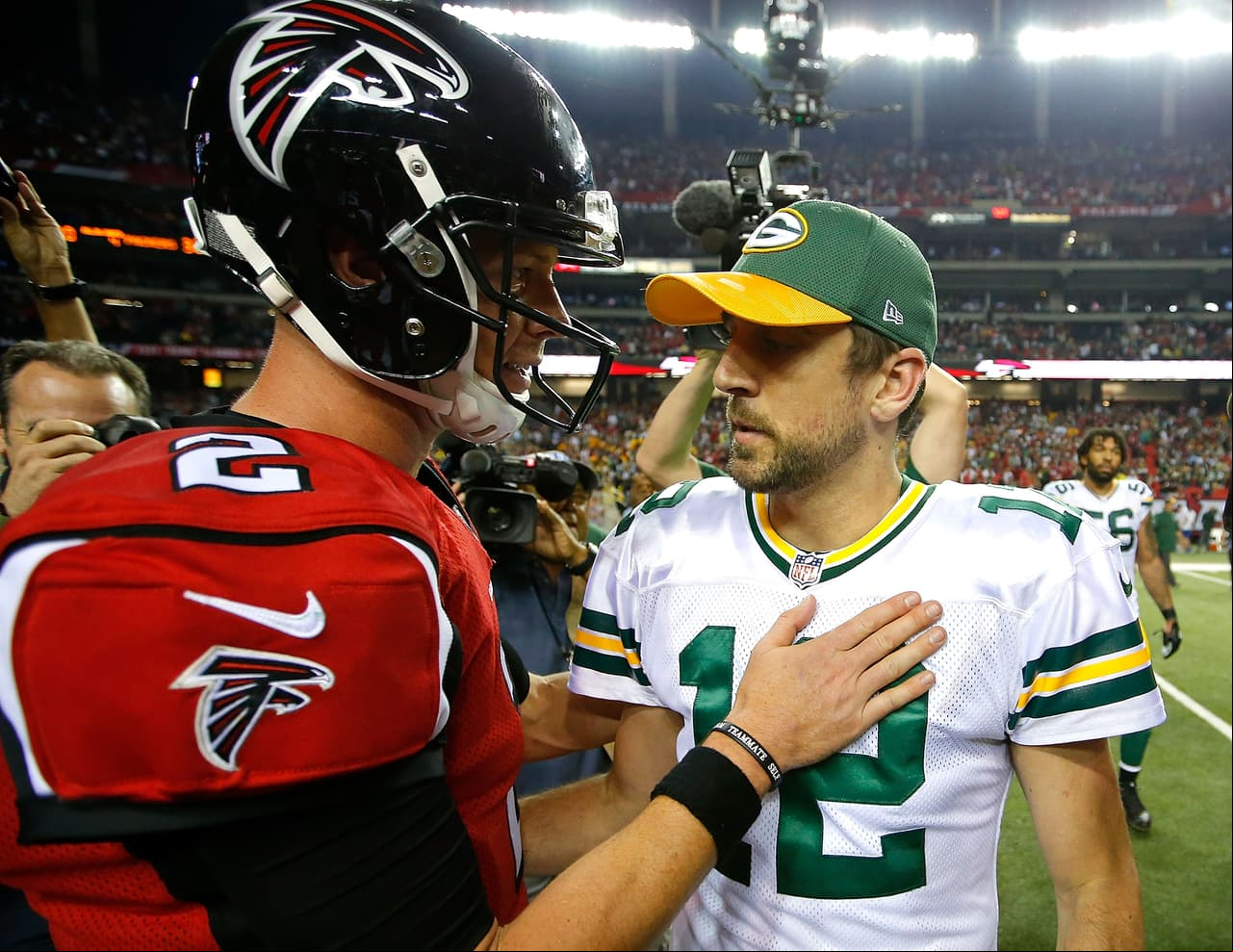 El equipo de Dan Quinn enderezó el rumbo con dos triunfos muy buenos. Primero en juegazo aéreo que acabó 33-32 sobre Green Bay, donde Ryan completó el 80 por ciento de sus pases y tuvo 3 touchdowns, y luego vengándose de Tampa Bay con tunda 43-28 a domicilio.