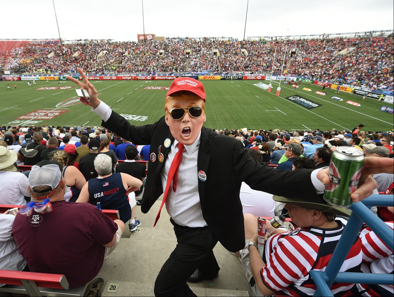 Donald Trump ha cambiado el panorama de Estados Unidos y el mundo del deporte tampoco es ajeno al nuevo presidente del país. A favor o en contra, varios deportistas han hecho saber su opinión acerca de Trump, por eso nos surge la pregunta ¿quiénes visitarán la Casa Blanca después de ganar un título?