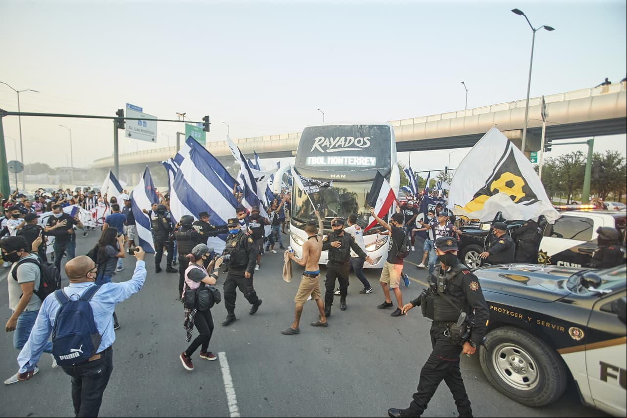 Carnaval y caravanas no faltaron previo al duelo contra los Tigres de la UANL correspondiente al Guard1anes 2020.