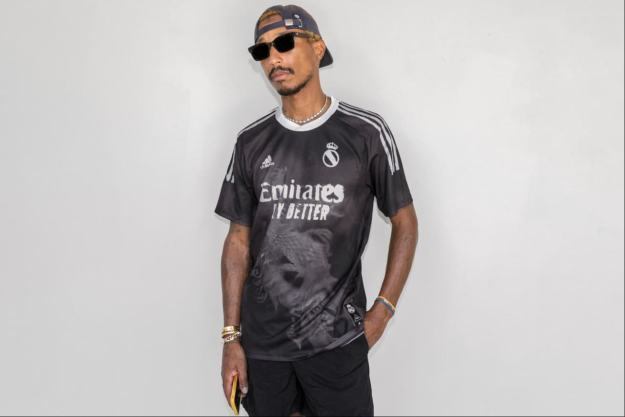Cada camiseta está pintada a mano en un formato artístico tradicional. Pharrell trabajó en colaboración con el equipo de diseño de adidas para crear camisetas de élite, con lo mejor de la tecnología.