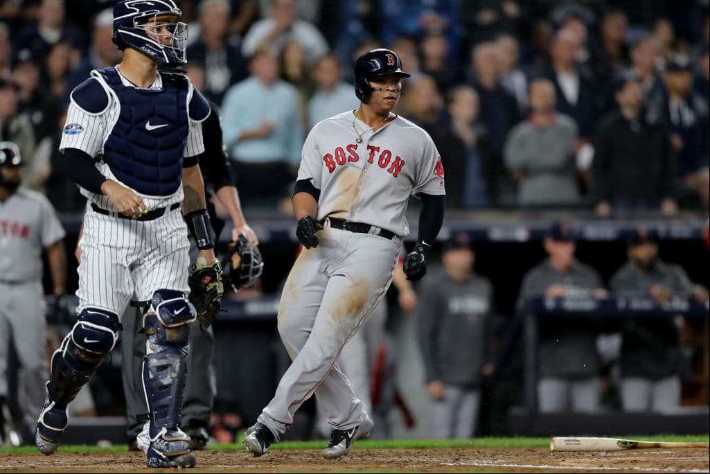 En el segundo inning Rafael Devers timbró la primera anotación para los Red Sox gracias a un sencillo dentro del cuadro de Christian Vázquez. Ganaba Boston 1-0.