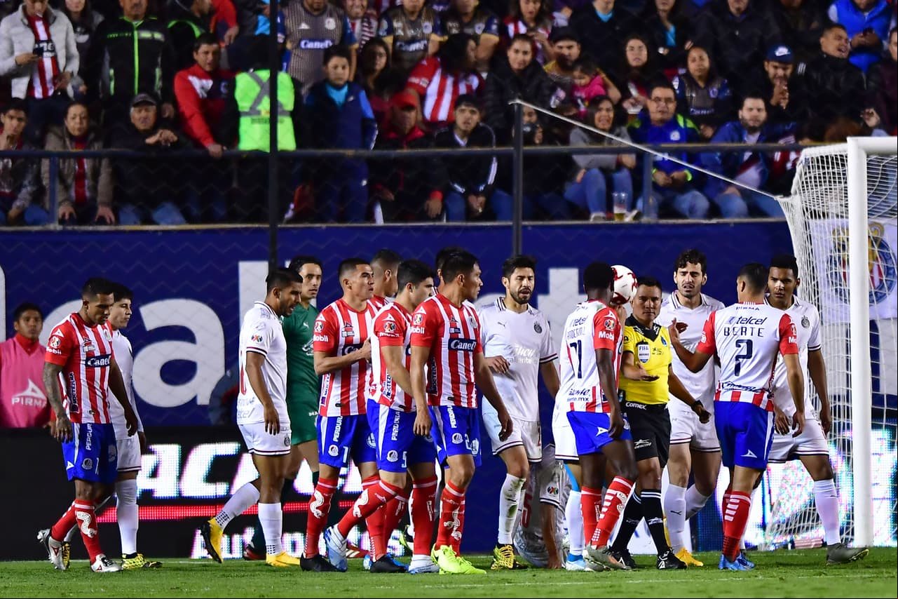 Con goles de Nicolás Ibañez y Germán Berterame por parte del Atlético san Luis y goles de Javier López y Oribe Peralta por parte del Guadalajara, Atlético san Luis y Chivas empatan en duelo con tres penales.