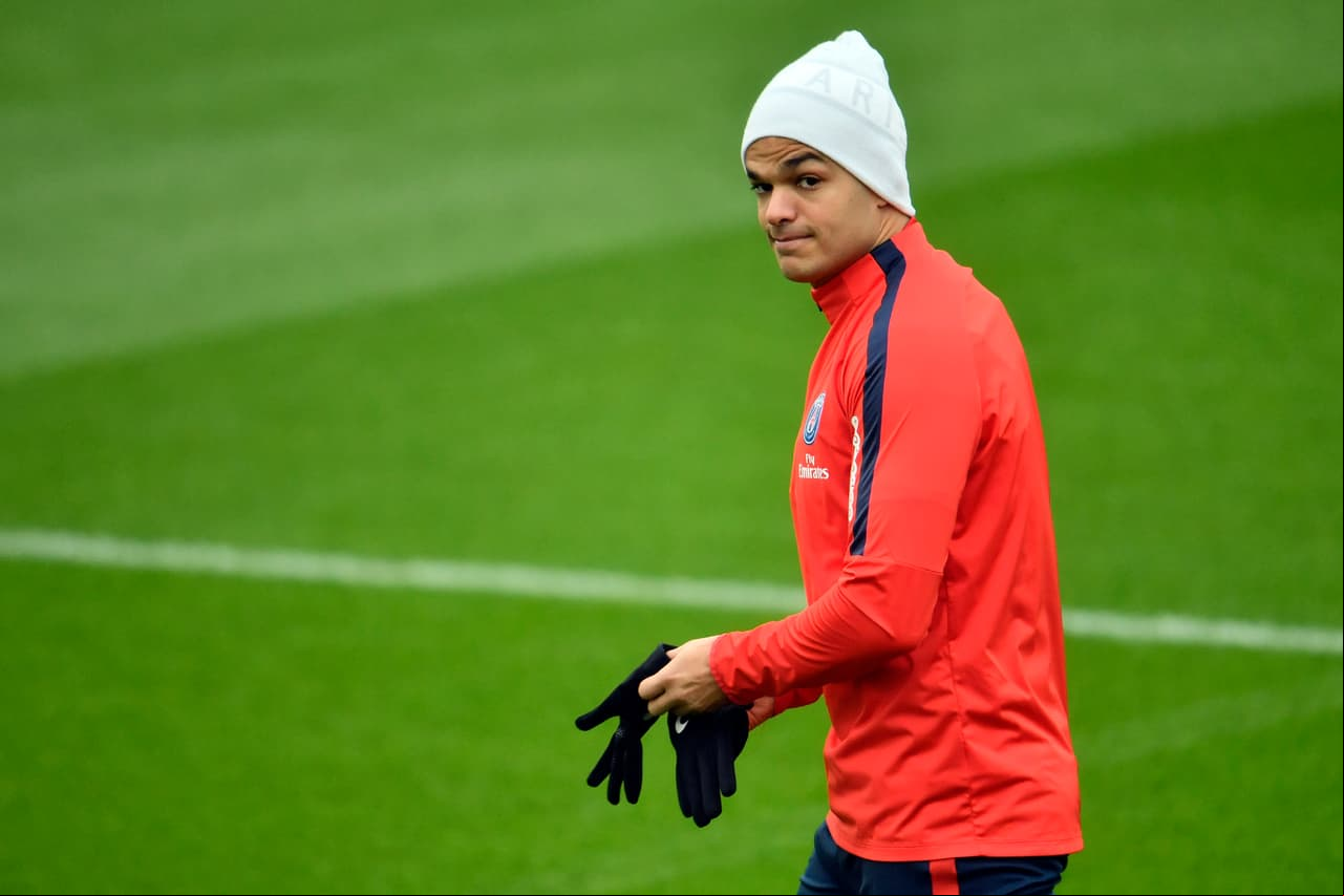 La salida de escape de Hatem Ben Arfa, relegado en el PSG, sería el Borussia Dortmund.